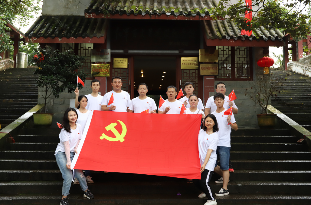 不忘初心，，，，，，，切记使命，，，，，，，凝聚实力，，，，，，，坚定信仰——成都支部七·一纪念运动
